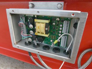 A weighbridge junction box is a crucial component in the operation of electronic weighbridges (truck scales). It is used to connect multiple load cells, ensuring their signals are accurately combined and transmitted to the weighbridge indicator or controller for weight computation. Here's a breakdown of its purpose, components, and functioning: